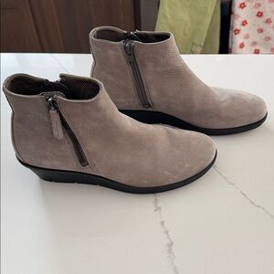 ECCO- Skyler Wedge Booties